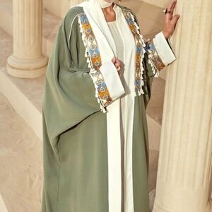 Open Abaya: Green and white detail